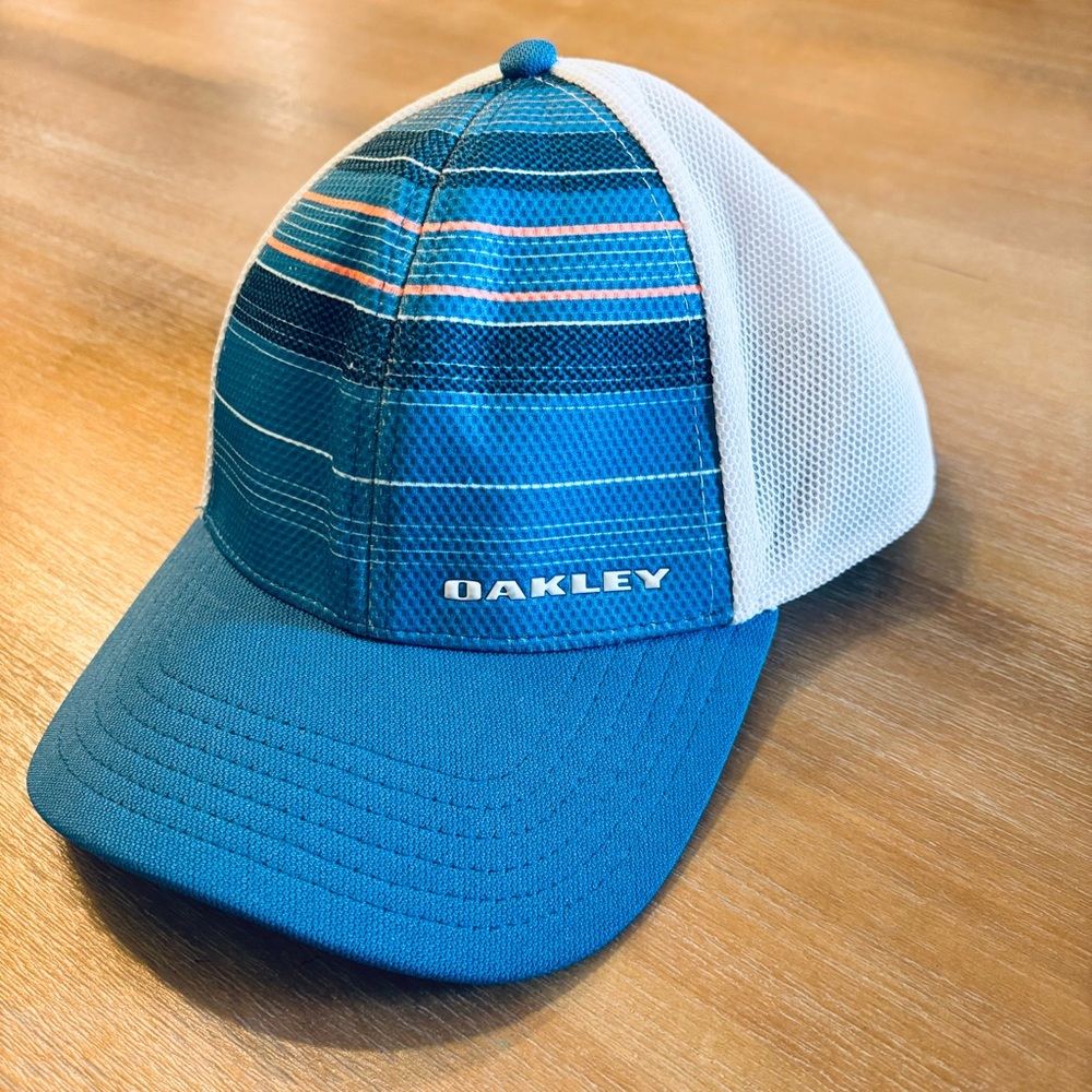 Oakley Men's Silicone Bark Trucker Print 2.0 Cap Blue White, Size Medium